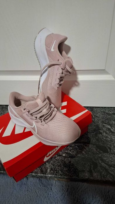 Adidasi nike adidas