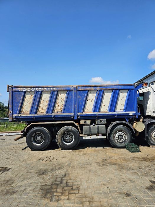 Volvo 8x4 basculabil