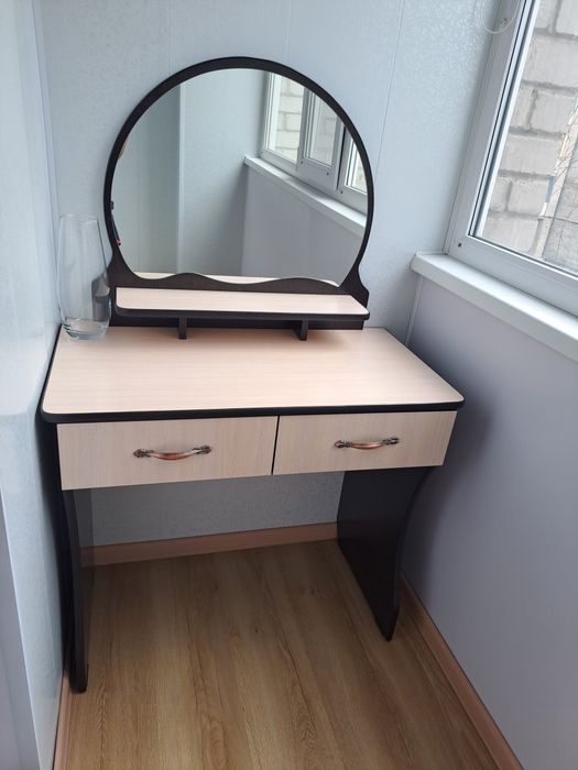 Продам столик, самовывоз в отличном состоянии цена 10 000