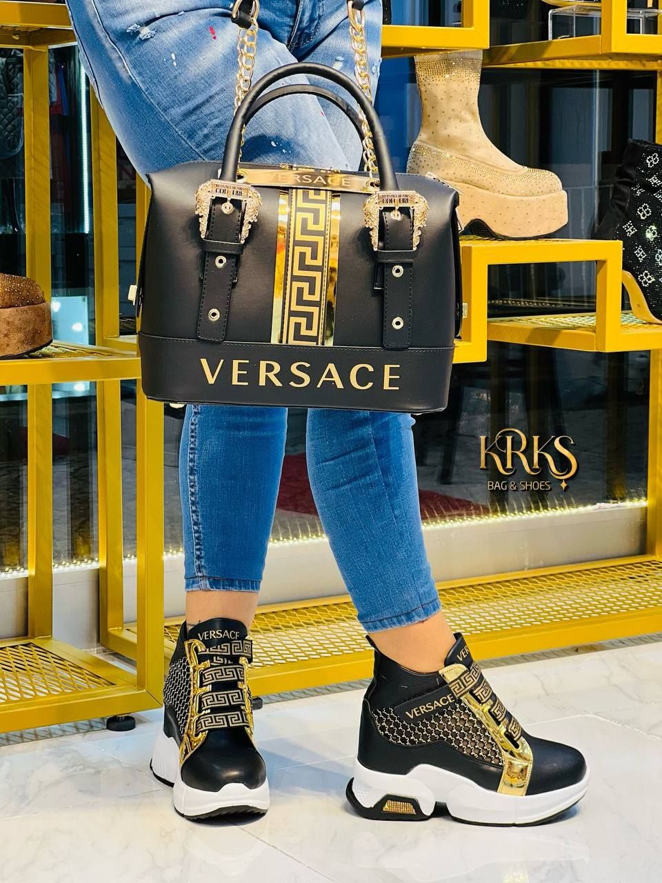 Set versace adidasi si geanta
36-40 300 lei
Geanta 270lei
Set 460 lei