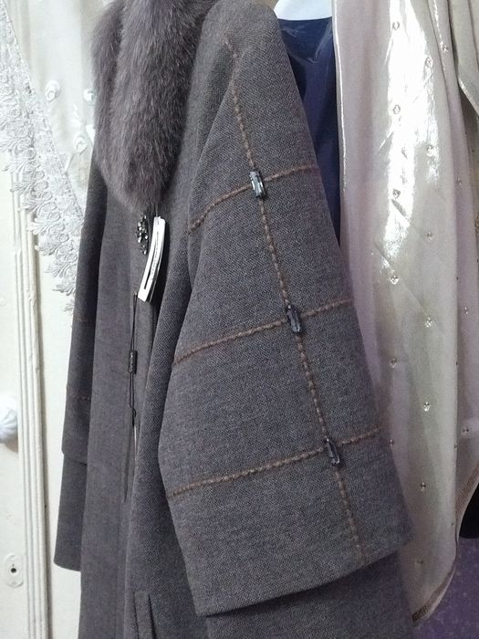 Польто сотилади янги.