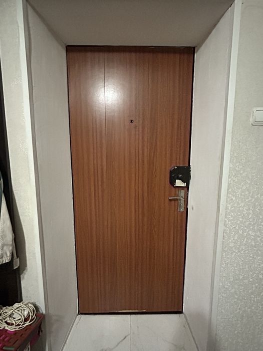 Срочно Продам железную дверь заводскую