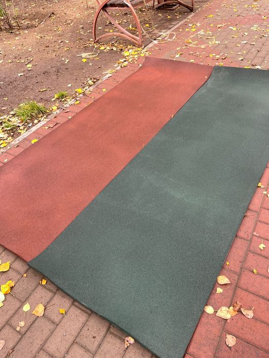 Тартановые покрытие из резинывый крошки в виде рулона 2,5м на 0.8м 10т