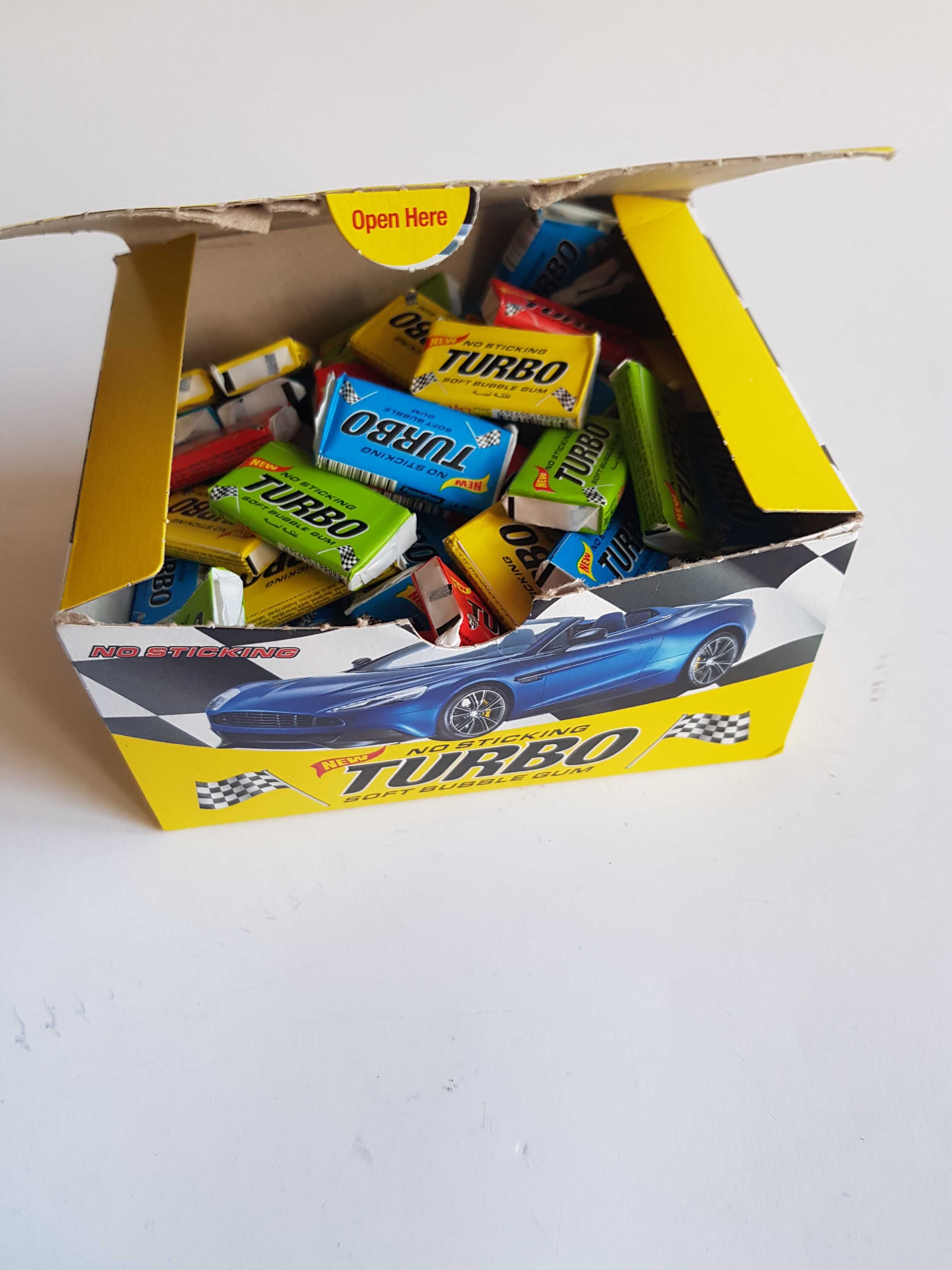 Кутия със дъвки TURBO за колекцията.
