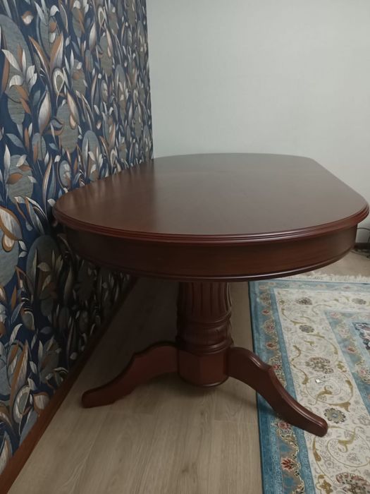 Продам стол натуральное дерево