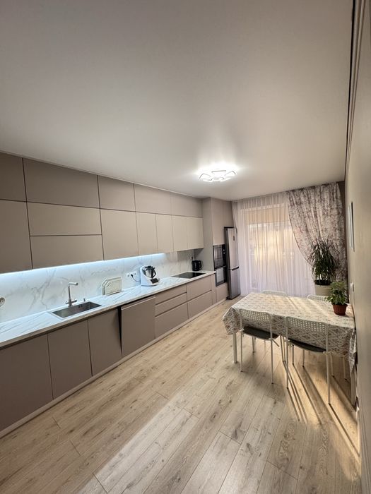 Продам 3 комн квартиру в мкр. Строитель