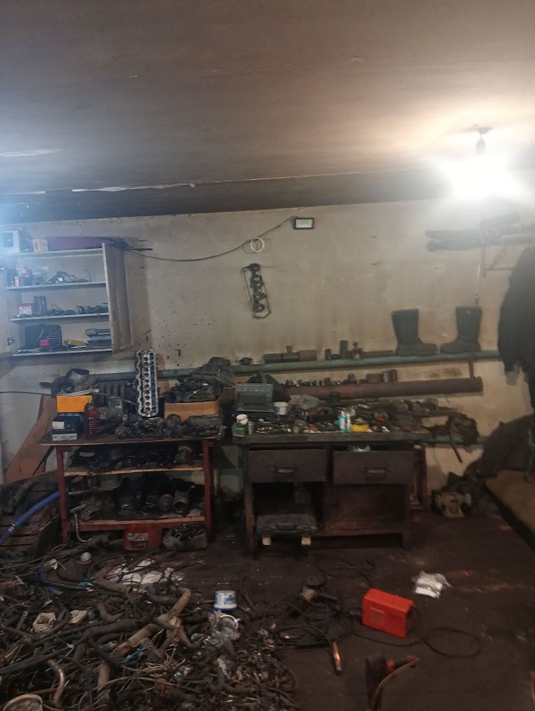 Продам строение горажного типа