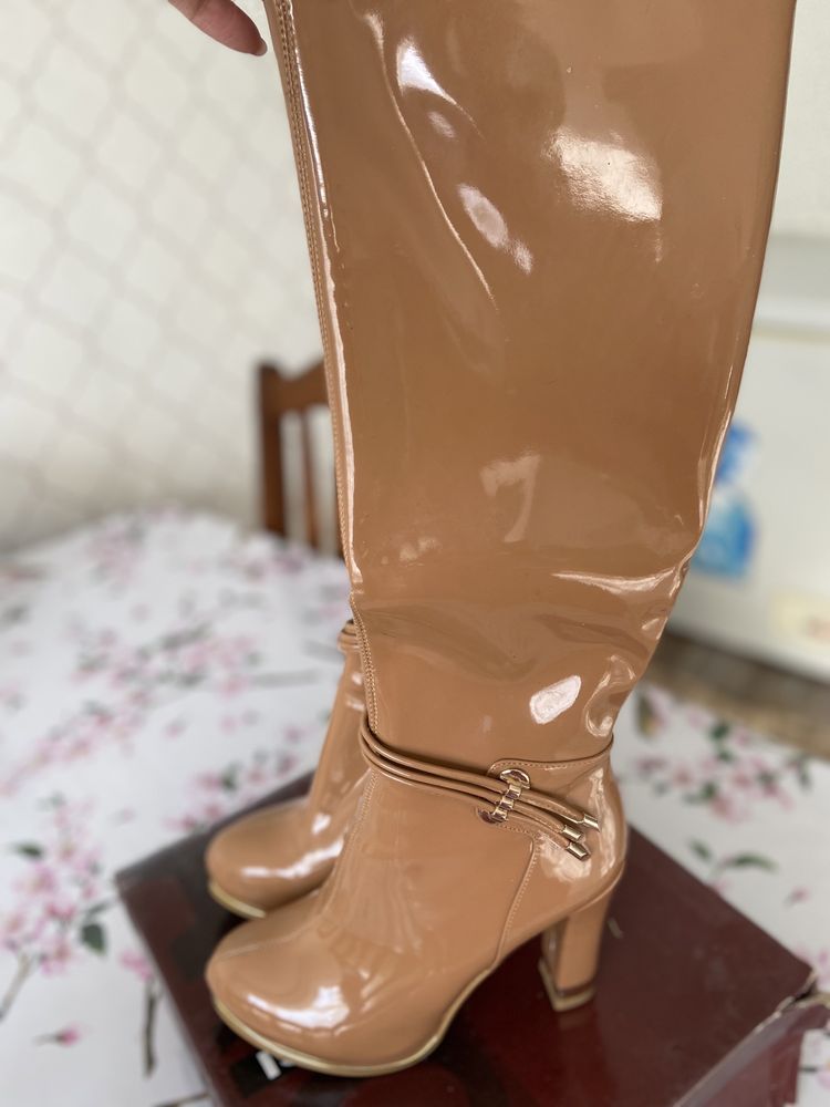 Сапоги лакированные