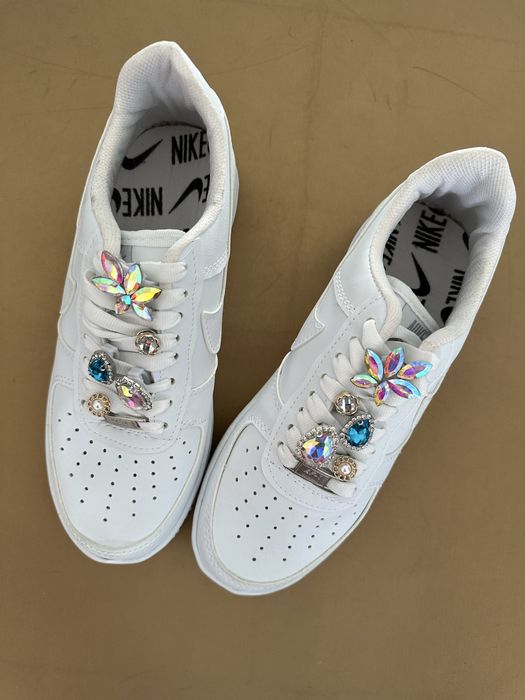 Кецове с различни декораций