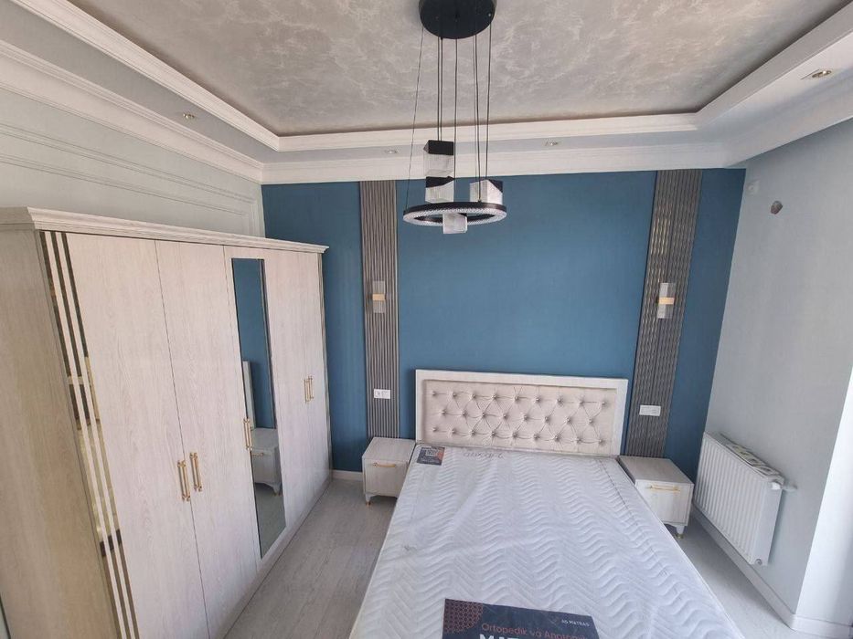 Pushkin metro Bezmakler