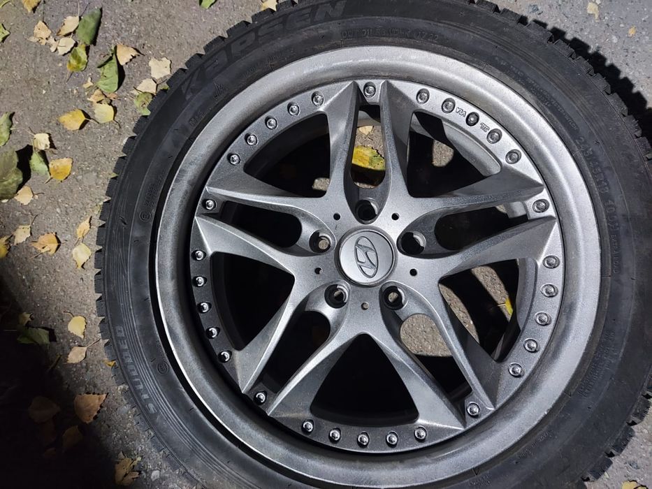 Продам диски R-18 с зимней шипованной резиной 245/45/R18. Или  липучка