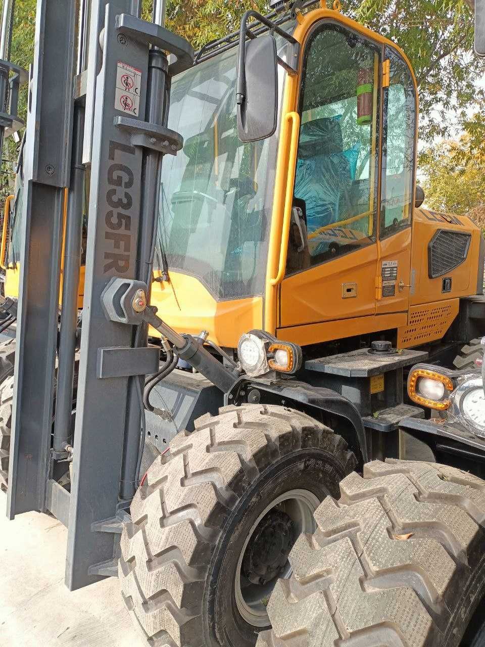 Вилочный Погрузчик КАРА 3.5тн. Внедорожник 4 WD