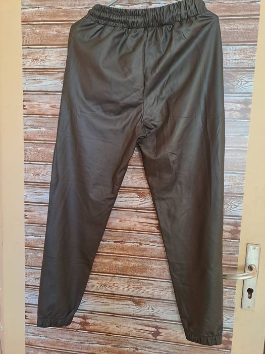 Дамски панталони М размер