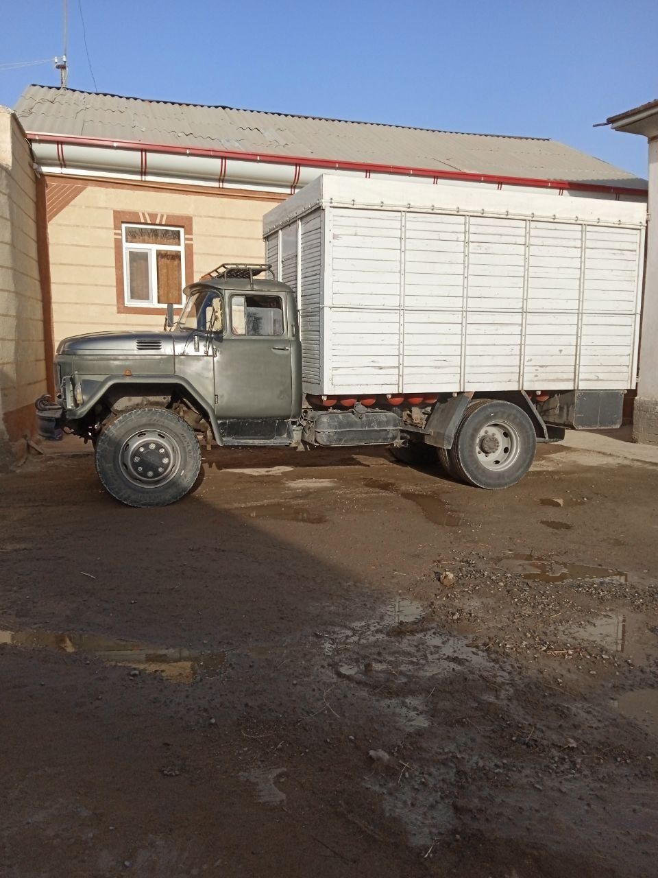 Zil 131 sotiladi