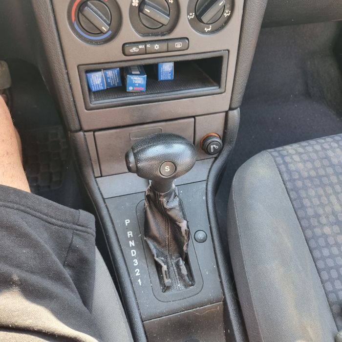 Vând Opel automat GPL omologat 1300 euro