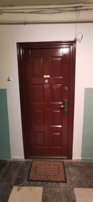 Vând ușă metalică!