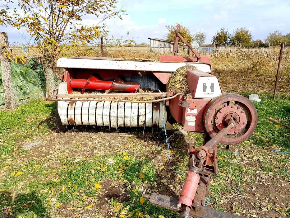Vând presa de balotat