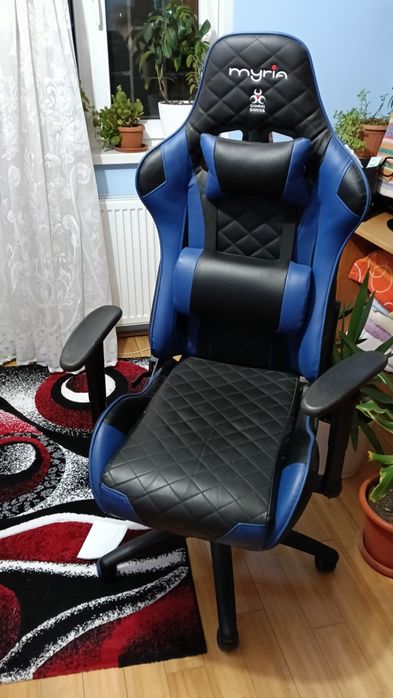 Vând scaun gaming Myria