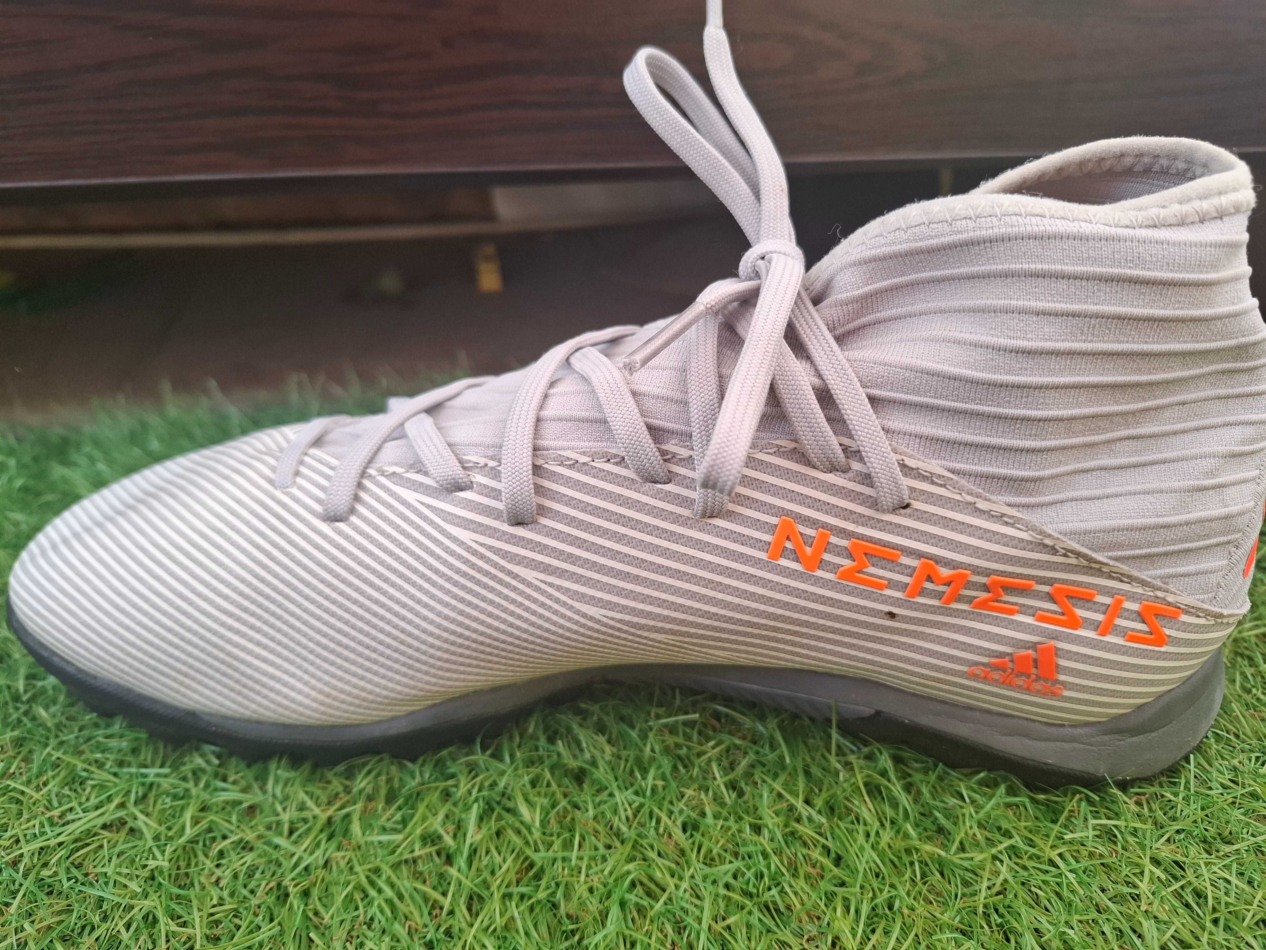 Футболни обувки Adidas номер 42