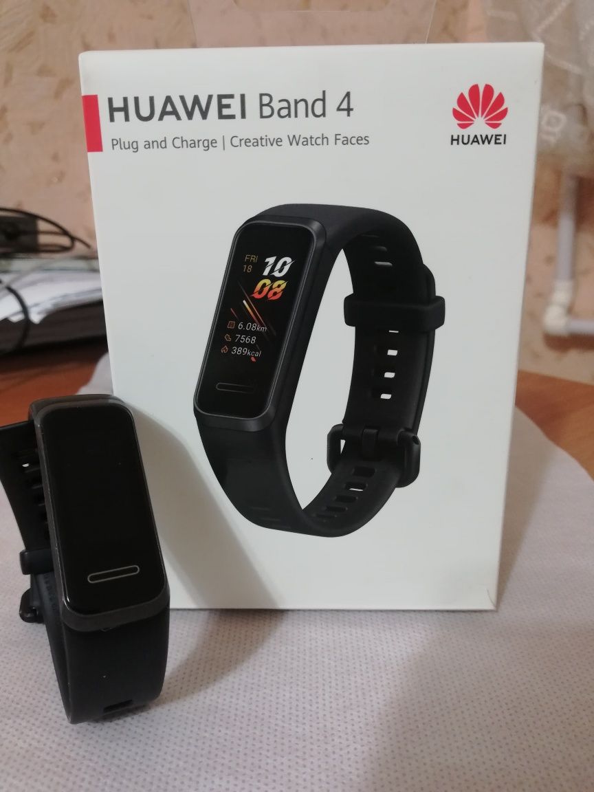 Фитнес браслет Huawei Band 4