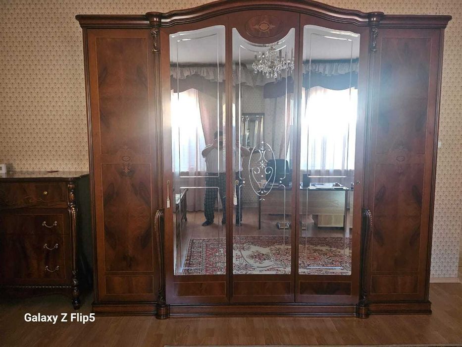 Спальный гарнитур из дерева