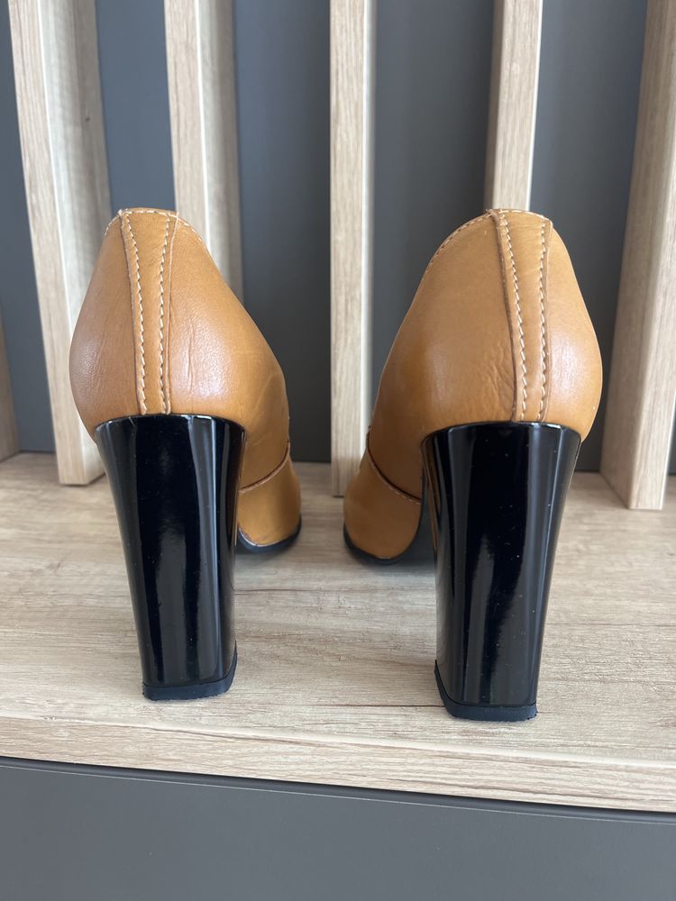 Vând pantofi cu toc din piele marimea 36-37