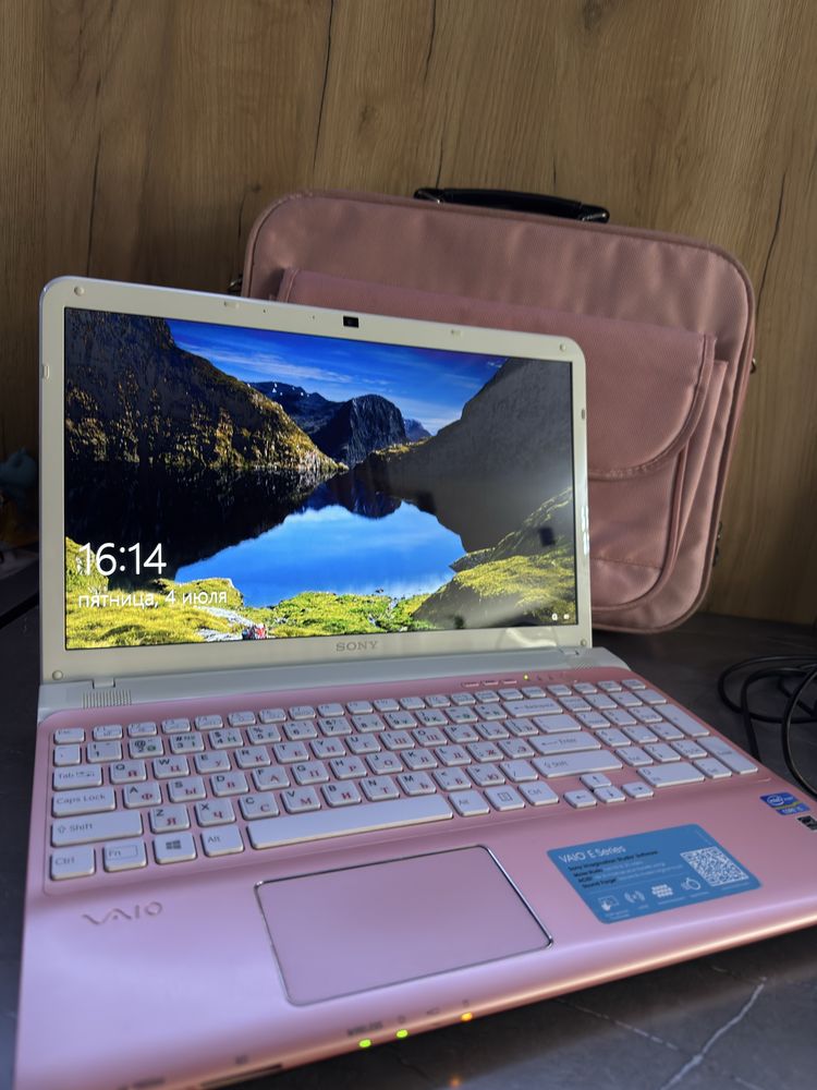 Продает ноутбук Sony VAIO E Series