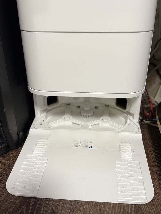 Продам: робот-пылесос.