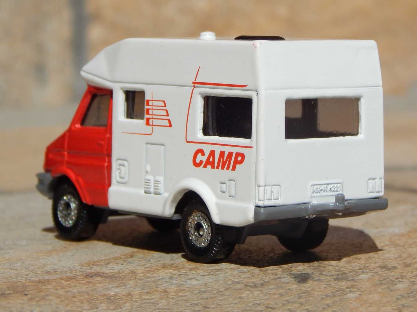 Macheta autorulota Iveco Daily Camper 1998 Siku scara 1:64