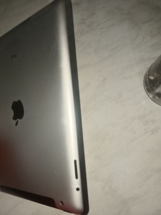 Ipad продается далее в описании