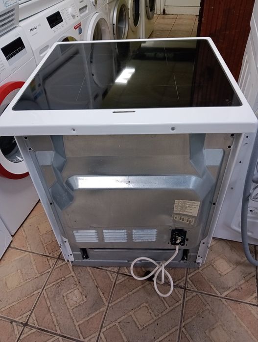 Свободно стояща печка с керамичен плот Gorenje с 2 години Гаранция