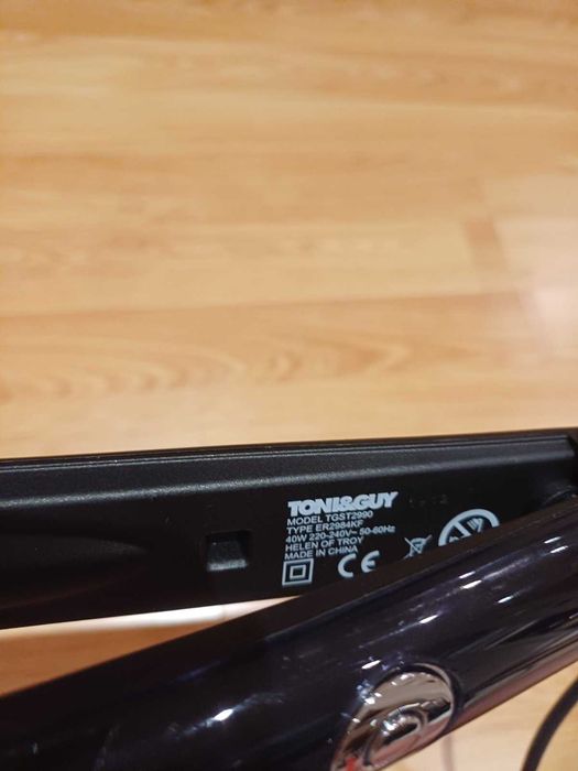 Преса за изправяне  на  коса TONI&GUY