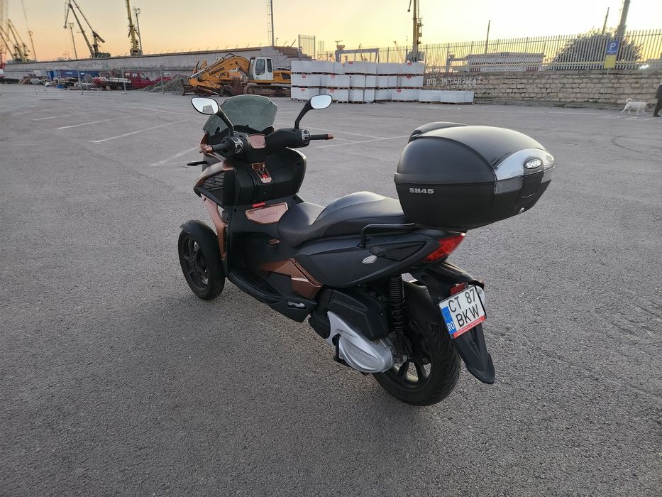 Quadro 350d , 313 cc, SE CONDUCE CU CAT B