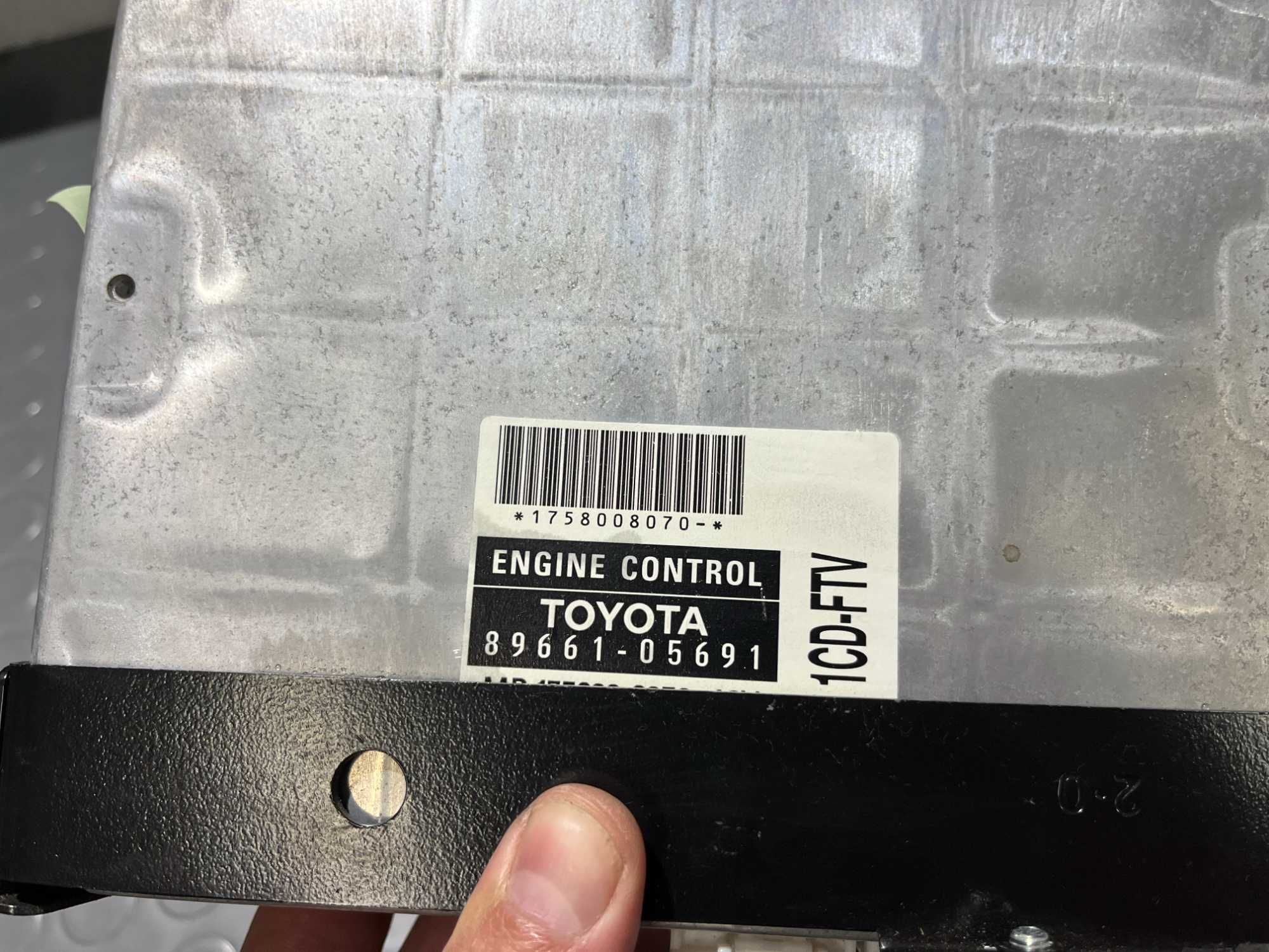 Компютъра на двигателя за Toyota Avensis T25 2.0 D-4D