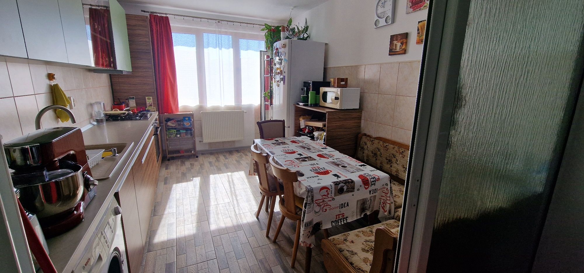 Apartament 3 camere cu două parcări incluse în preț