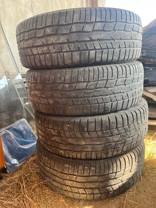 Зимние шины продаю