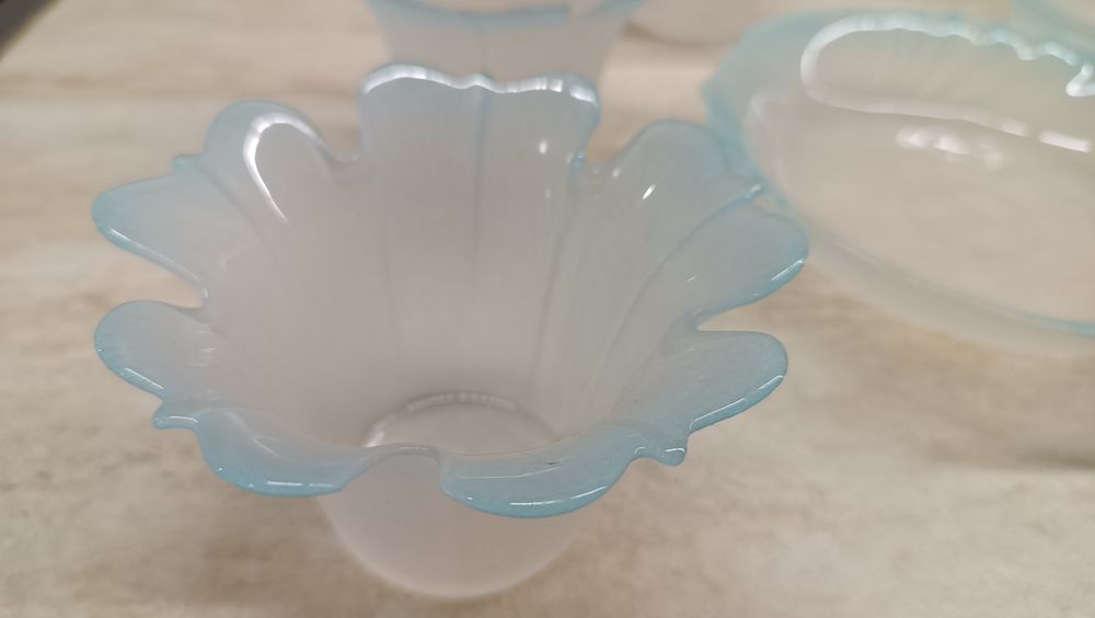 Десертен сервиз 4 купички ,2 чинийки муранско цветно стъкло