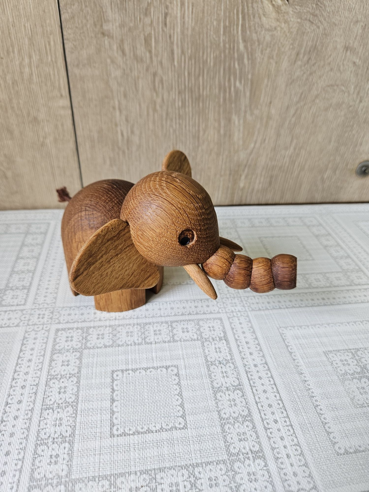 Ornament din lemn elefantel
