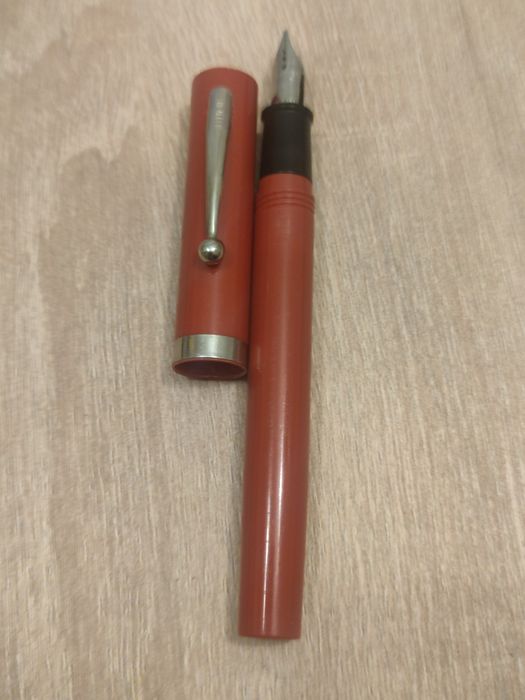 Stilou Sheaffer made in USA penita F culoare rosu