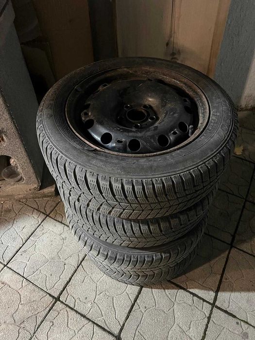 4 Anvelope de iarna 185/60/R15 cu jante