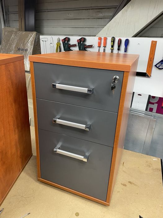 Шкафове комплект контейнери