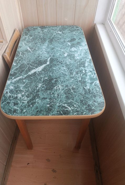 Продам стол +3 стула