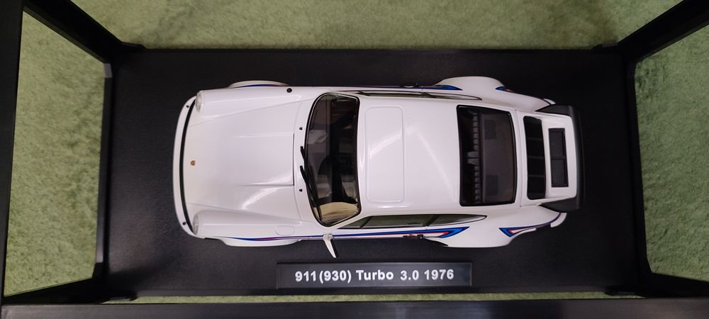 Модел 1:18 Porsche 911 (930)turbo