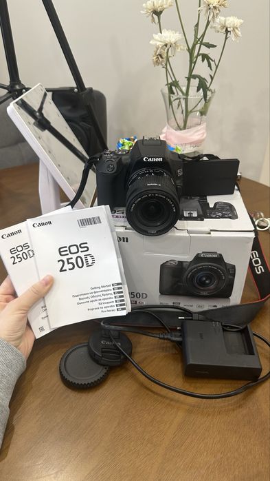 Фотоаппарат Canon EOS 250D