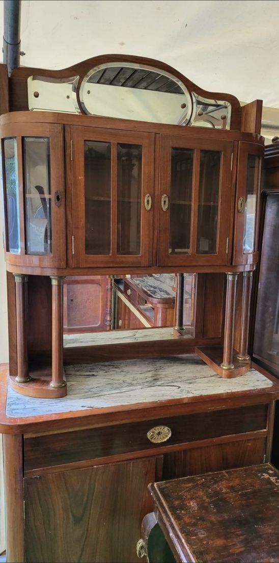 Mobilier vechi de calitate