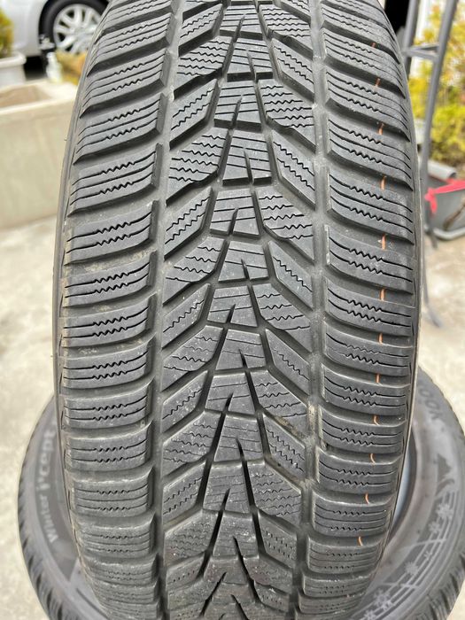 Продавам 2бр. зимни гуми Hankook 215/55/18 99V DOT2922 Made in KOREA!!