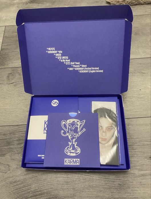 Album k-pop KARMA Stray Kids Ver. CEREMONY. Nu conține photocard