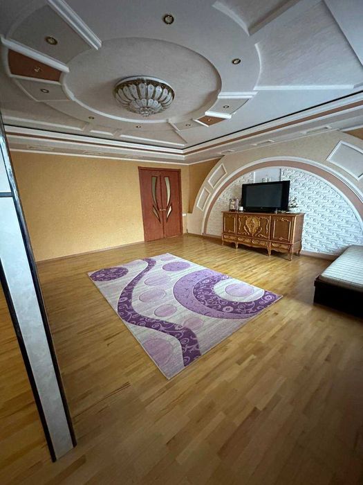 СРОЧНОЕ Сдаётся кв oр-р ул Шота Руставели 1/1/9 ро-н Яккасарайский117*