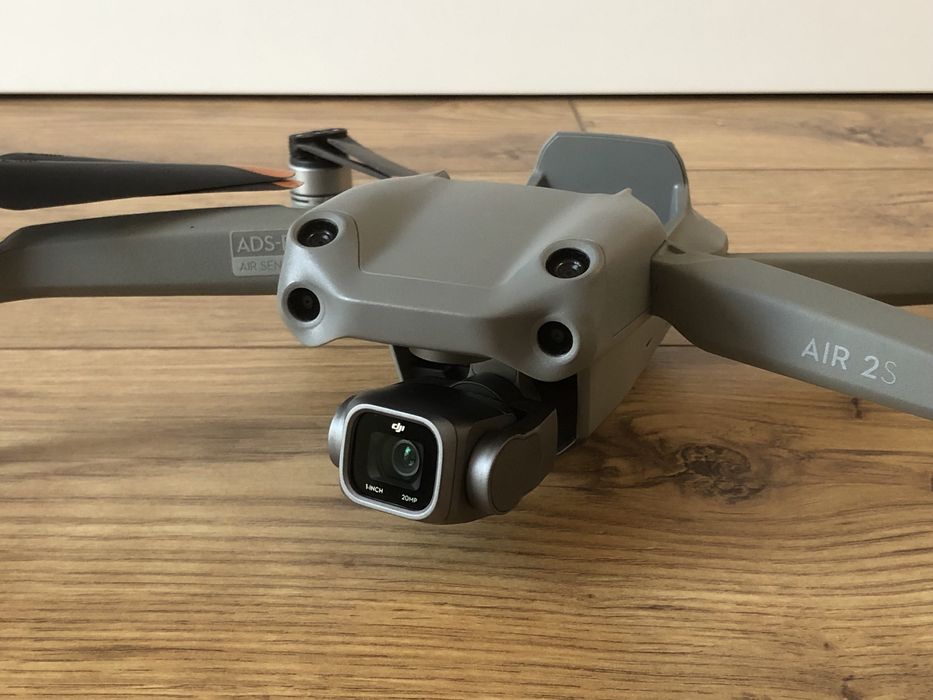 Drona dji airs2 puțin folosită