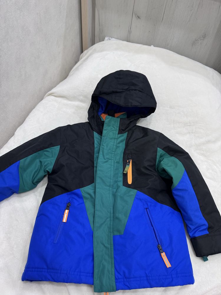 Куртки все в отличном состоянии oshkosh, champion, hilfiger. Шапка h&m